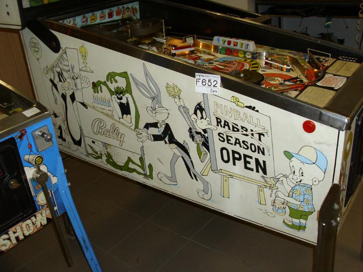 Automat do gry Bugs Bunny's Pinball Game