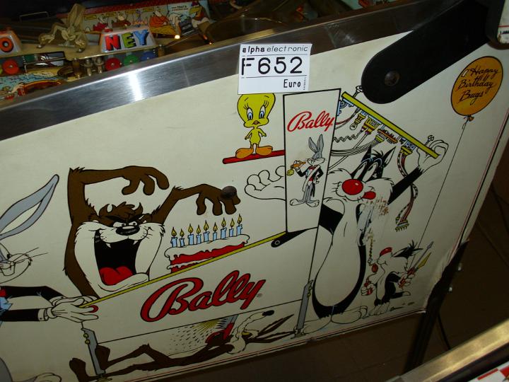 Automat do gry Bugs Bunny's Pinball Game