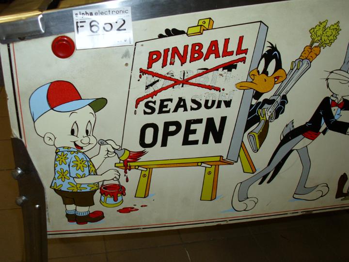Automat do gry Bugs Bunny's Pinball Game