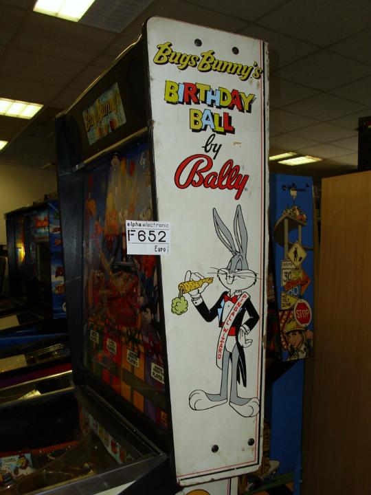 Automat do gry Bugs Bunny's Pinball Game