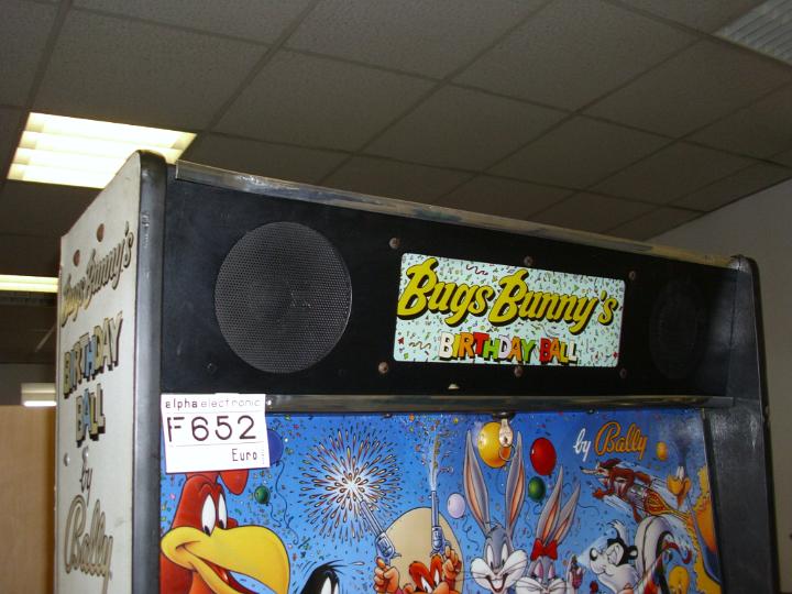 Automat do gry Bugs Bunny's Pinball Game