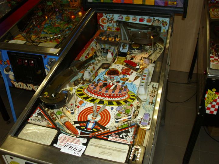 Automat do gry Bugs Bunny's Pinball Game